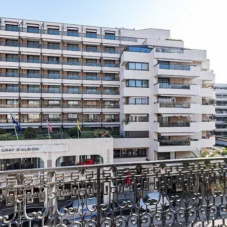 Modern Waikiki Otel