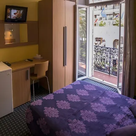 Naomi Hotel 2*