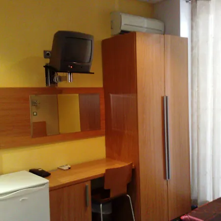 Hotel Naomi