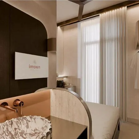 فندق Naomi 2*