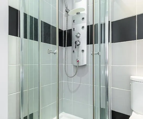 Modern Waikiki Cannes