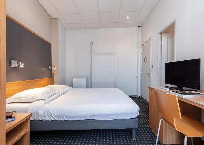 Modern Waikiki Hotel 2*