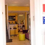 Hotel Naomi