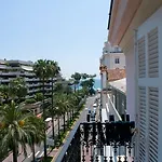 Naomi Hotel 2*