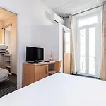 Hotel Naomi