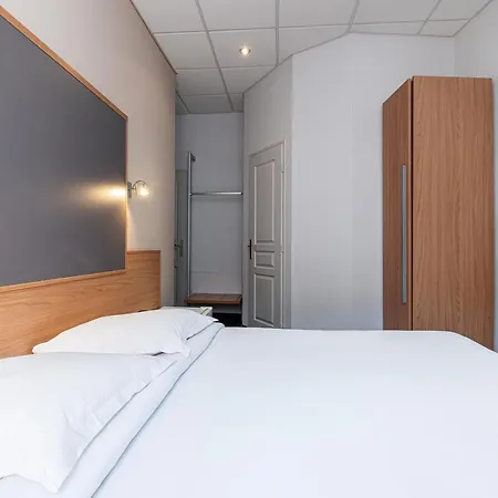 Modern Waikiki Hotel Cannes