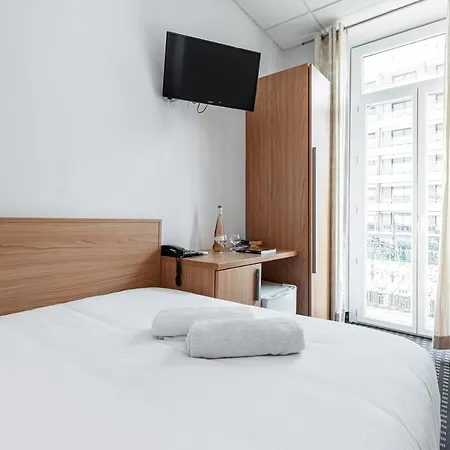 Modern Waikiki Hotel