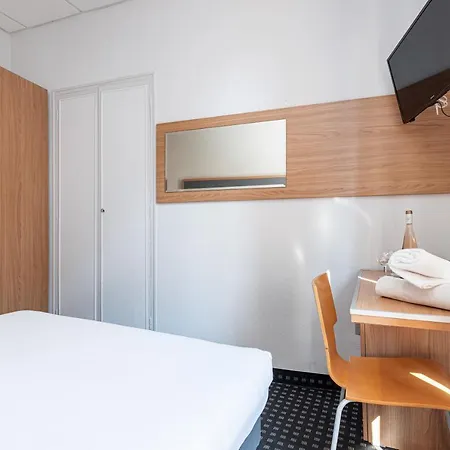 Hotel Modern Waikiki Cannes