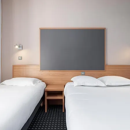 Modern Waikiki Hotel