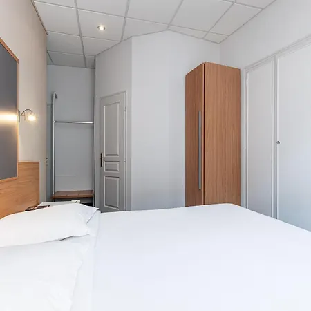 Hotel Modern Waikiki Cannes