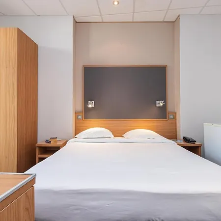 Modern Waikiki Hotel 2*