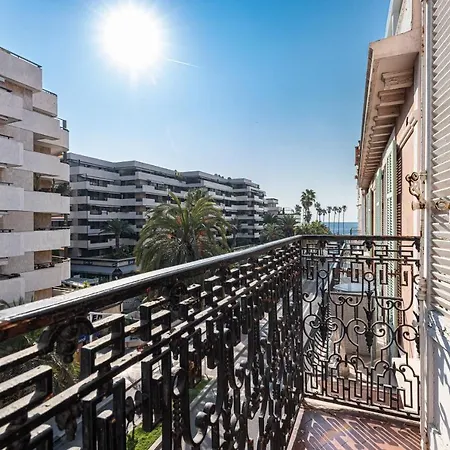 Hotel Modern Waikiki Cannes