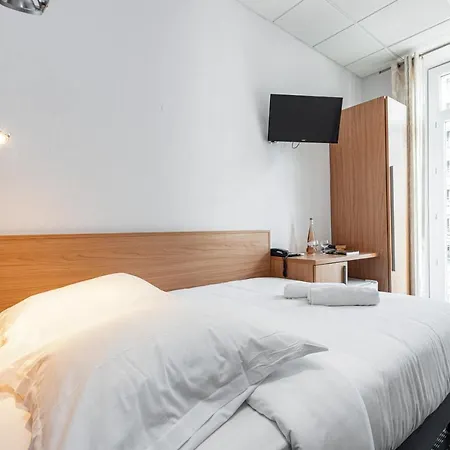 Modern Waikiki Hotel Cannes