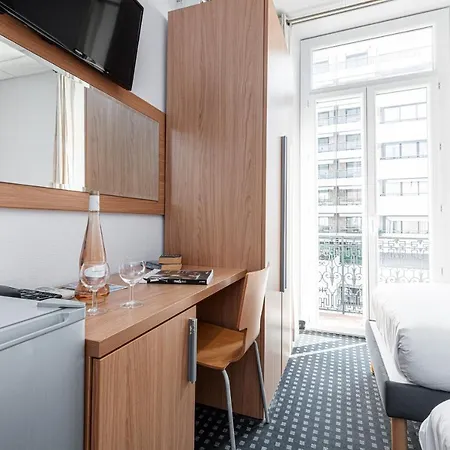 Modern Waikiki Hotel Cannes