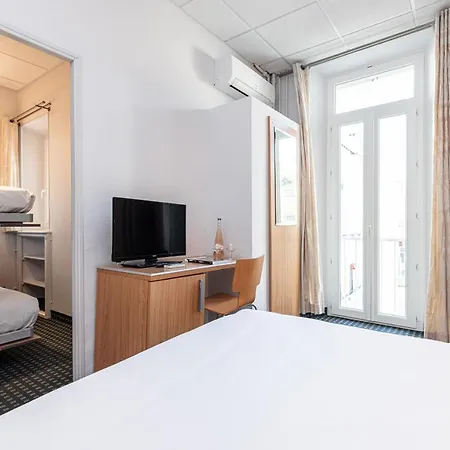 Hotel Modern Waikiki Cannes