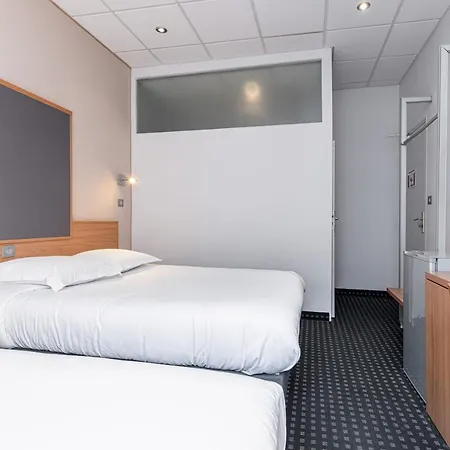 Modern Waikiki Hotel Cannes