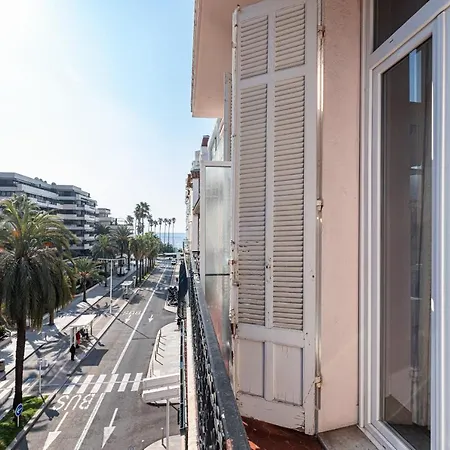 Modern Waikiki Hotel Cannes