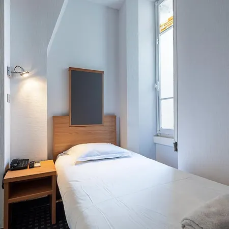 Hotel Modern Waikiki Cannes