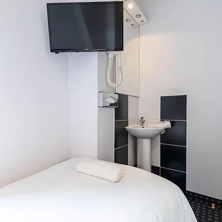Modern Waikiki 2*