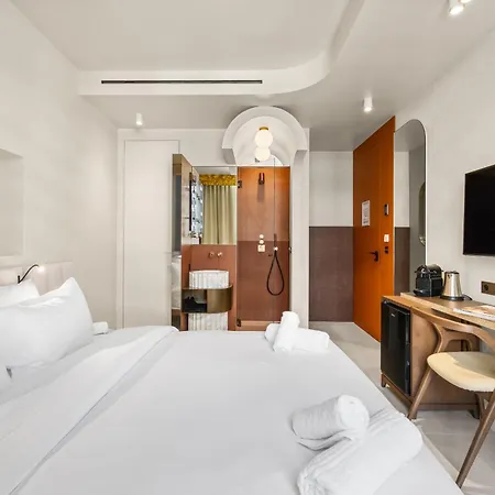 Naomi Hotel 2*