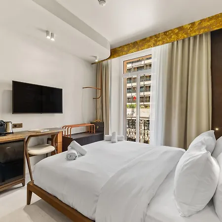 Hotel Naomi