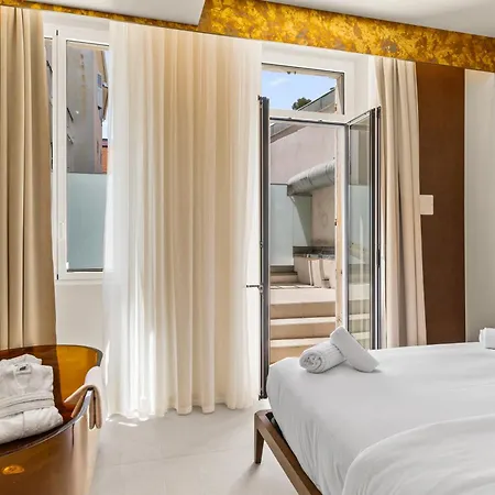 Naomi Hotel 2*