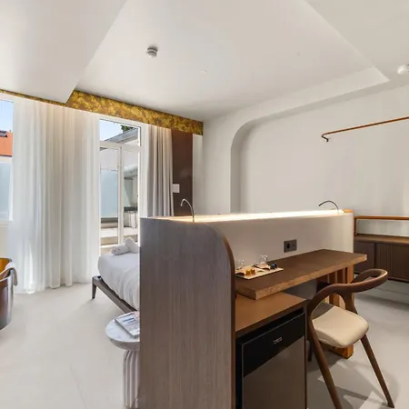 Hotel Naomi 2*