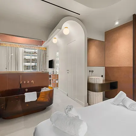 Hotel Naomi