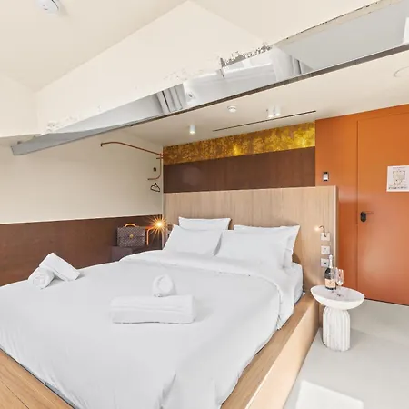 Naomi Hotel 2*