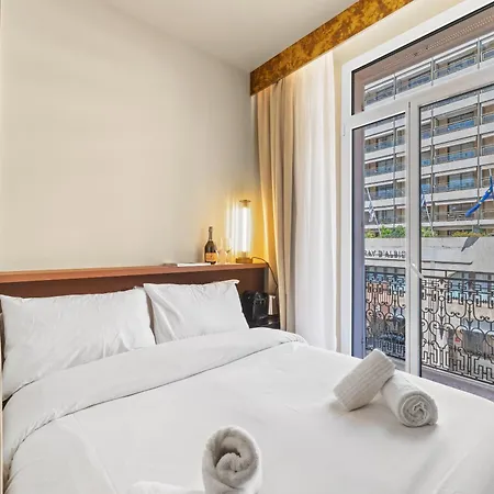 Hotel Naomi