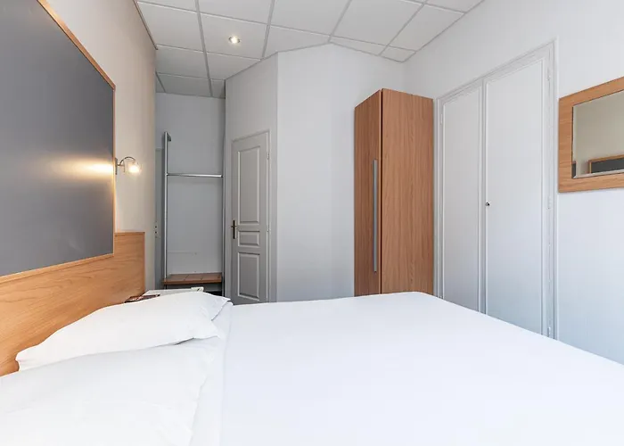 Hotel Modern Waikiki Cannes