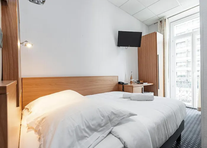 Modern Waikiki Hotel Cannes