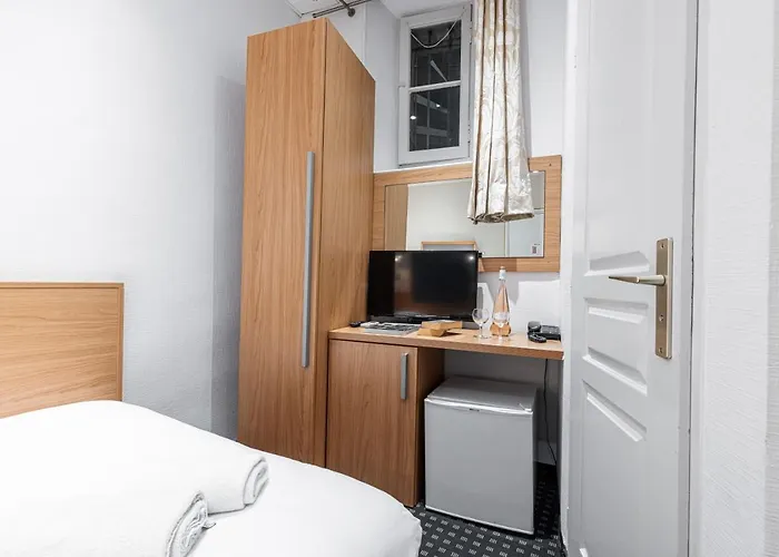 Modern Waikiki Hotel 2*