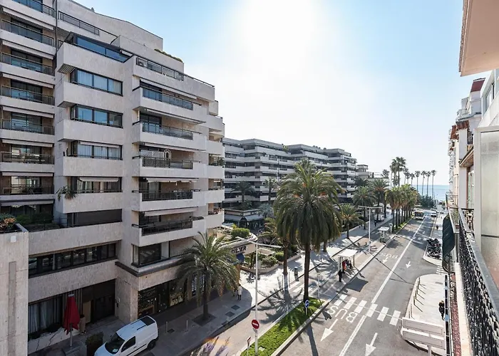 Modern Waikiki Hotel 2*