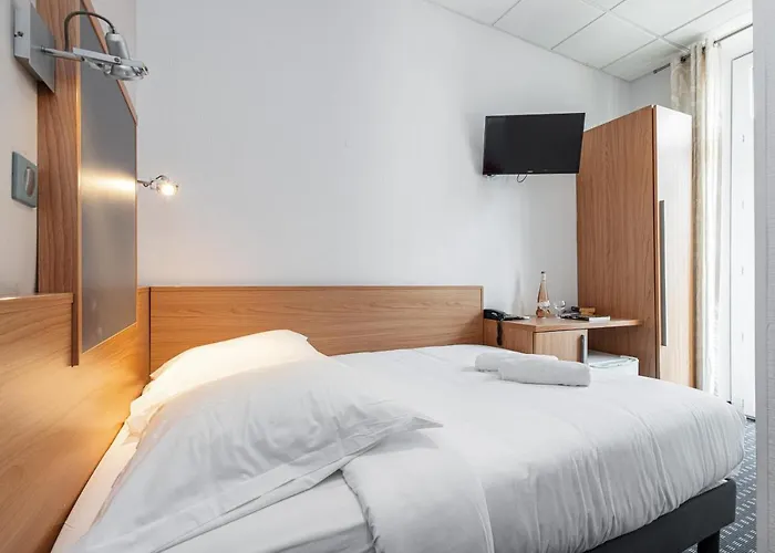 Modern Waikiki Hotel 2*