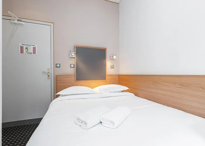 Modern Waikiki Hotel