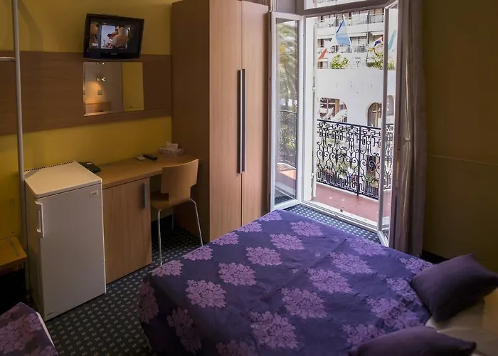 Modern Waikiki Hotel 2*