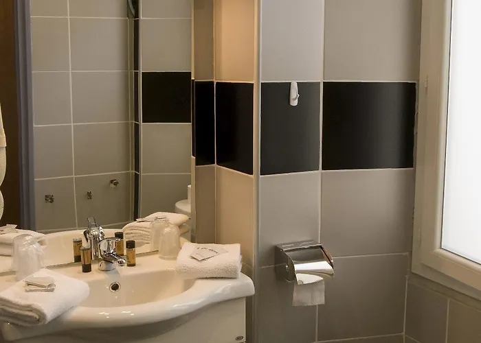 Modern Waikiki Hotel