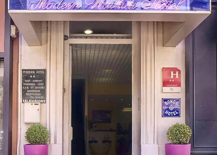 Modern Waikiki Hotel