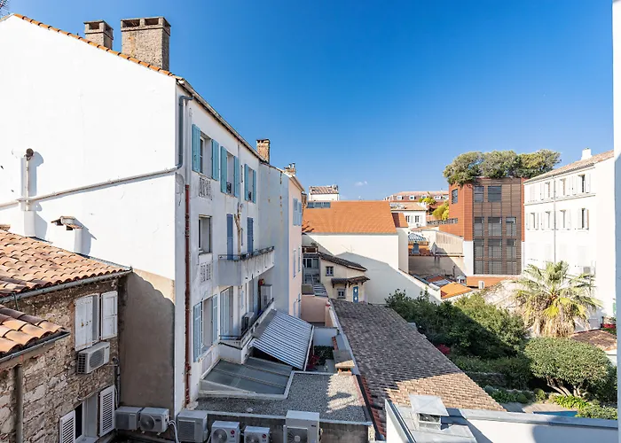 Modern Waikiki Hotel