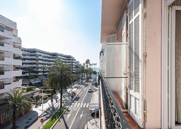 Modern Waikiki 2* Cannes