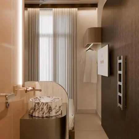 Hotel Naomi 2*